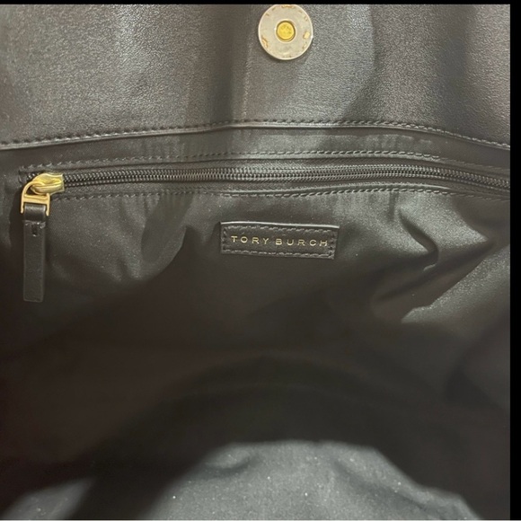 Tory Burch collection use but in good condition rip in one side of the handle - Picture 8 of 12